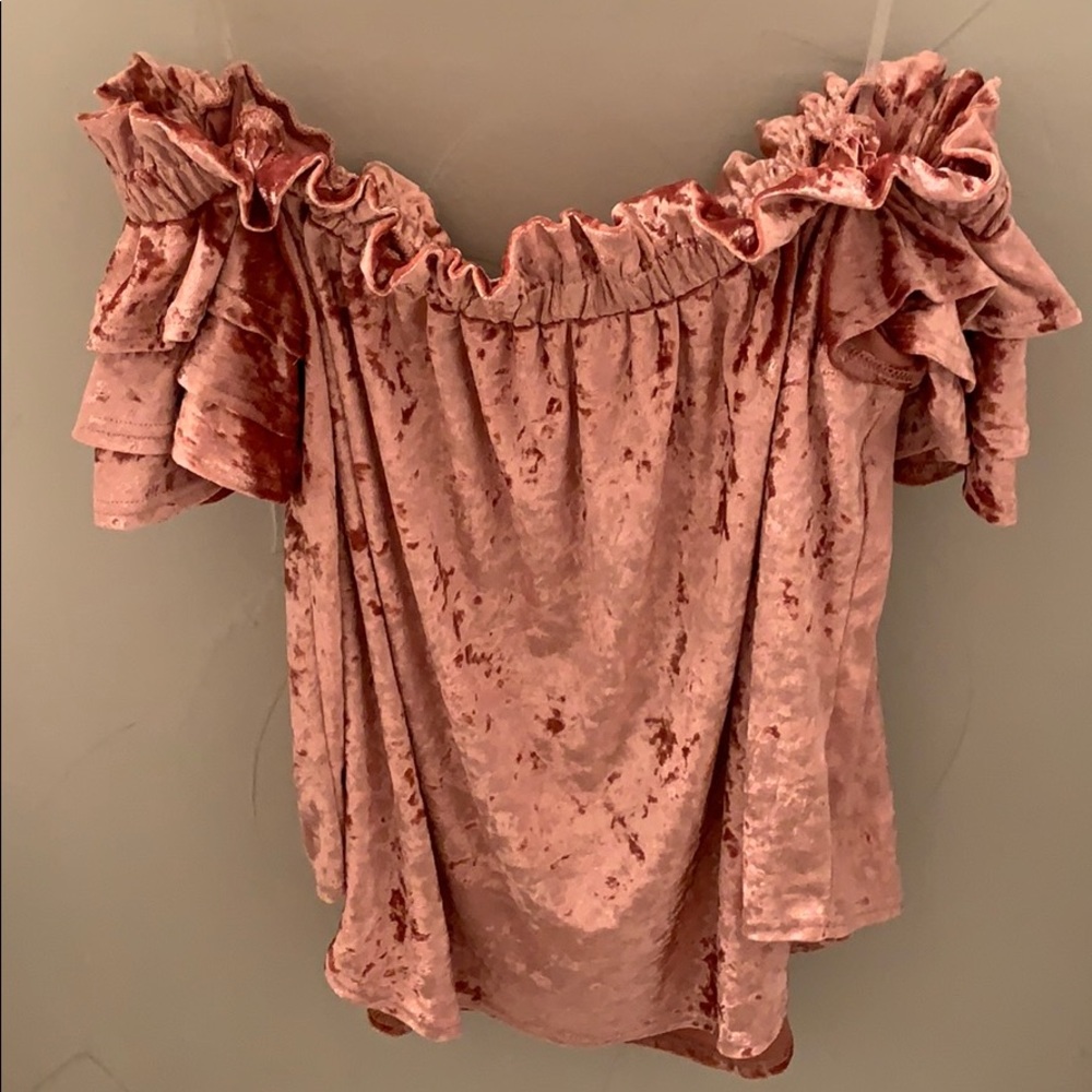 Pink velvety off the shoulders shirt size L